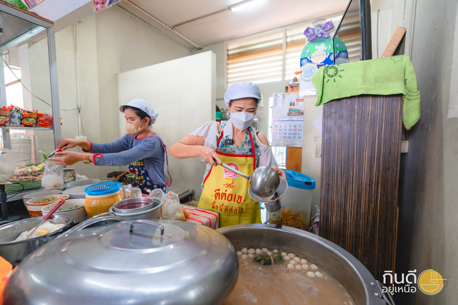 ก๋วยเตี๋ยวหอ 3 ชาย, หอในมช.