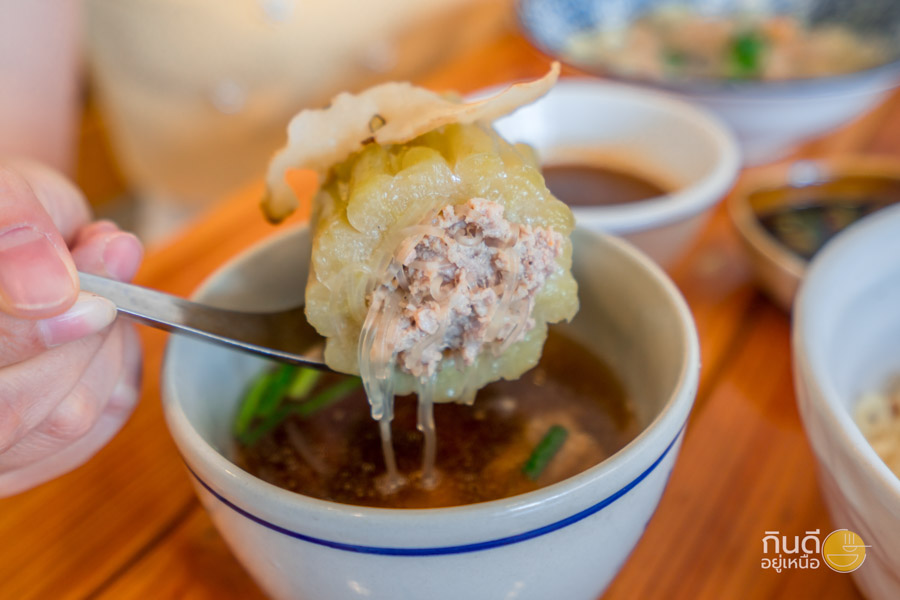 เมนูซุปที่หลายคนมองข้าม แต่ถ้าได้ลองแล้วมักสั่งซ้ำ มะระหมูสับตุ๋นยาจีน ของธงเฮง คือซุปใสสไตล์จีนกวางตุ้งแท้ ๆ